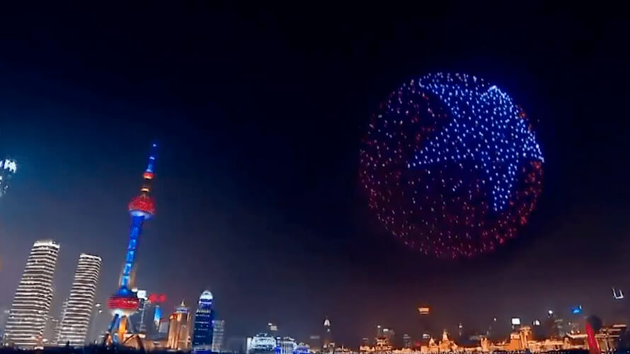 Los drones iluminando el cielo nocturno de Shanghái para dar bienvenida al 2020.